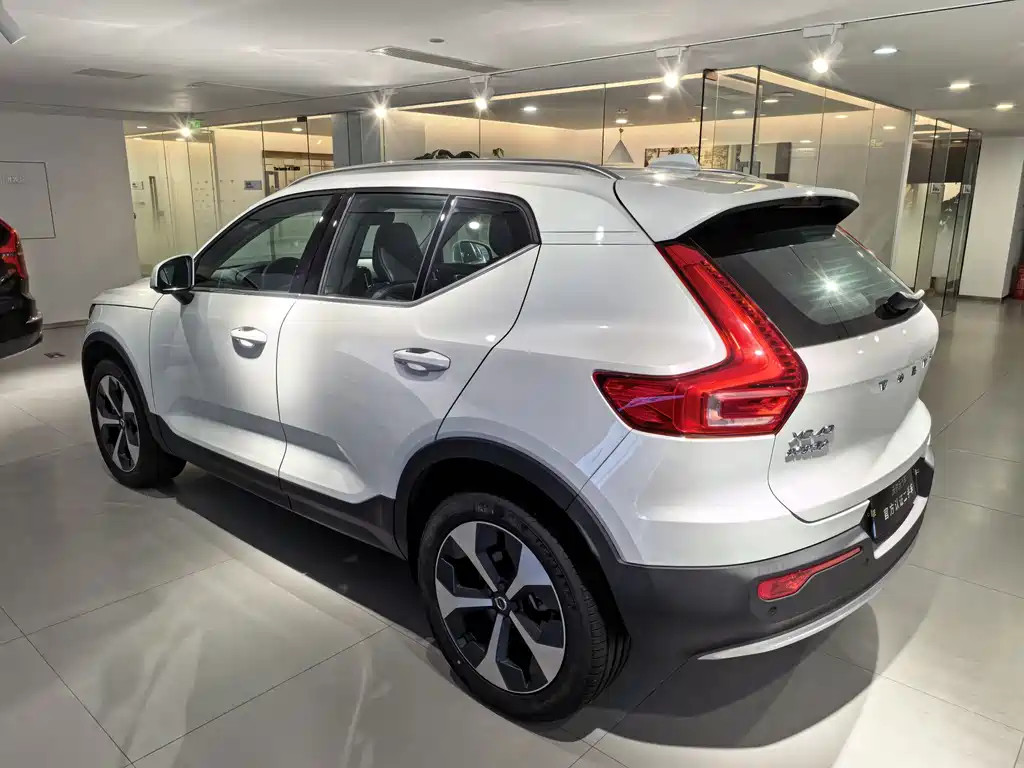Volvo XC40 2025 — фото 14