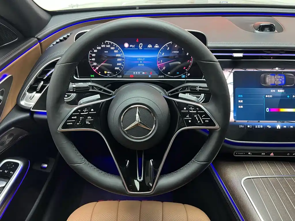 Mercedes-Benz E-Class 2025 — фото 14