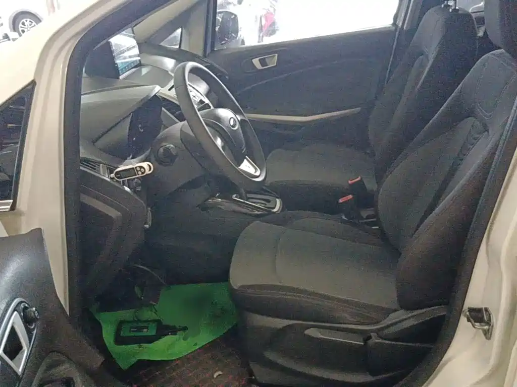 Ford EcoSport 2015 — фото 15