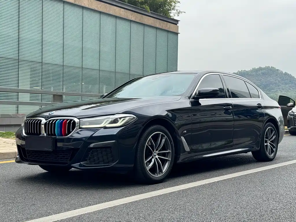 BMW 5 Series 2022 — фото 1