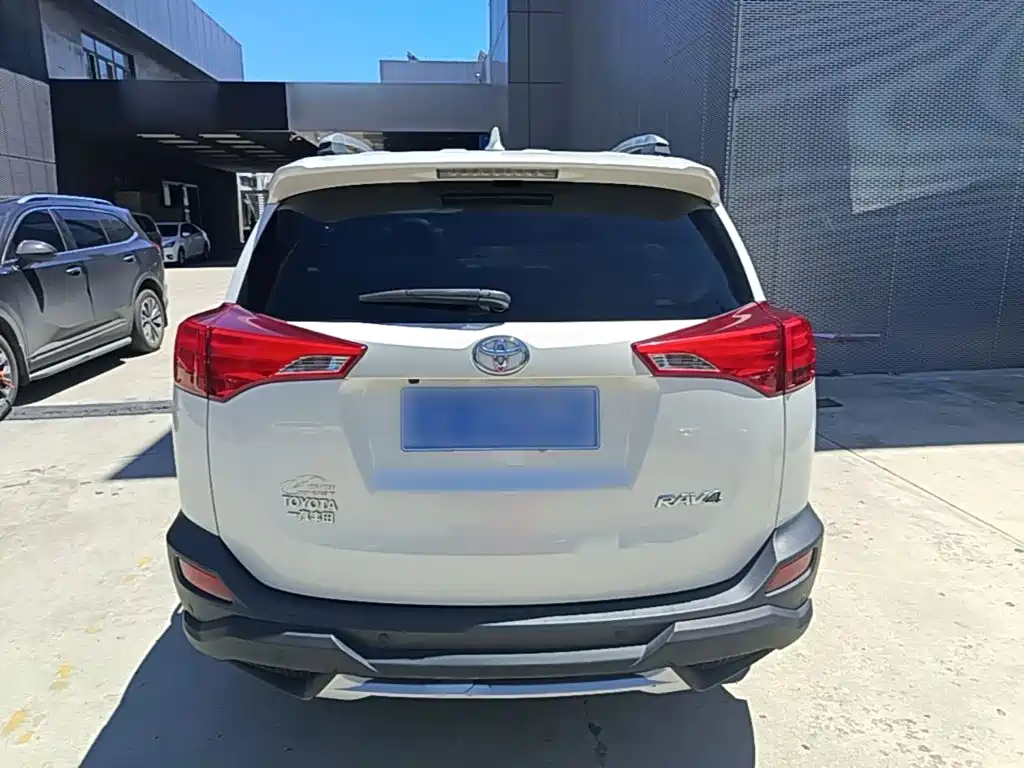 Toyota RAV4 2015 — фото 6