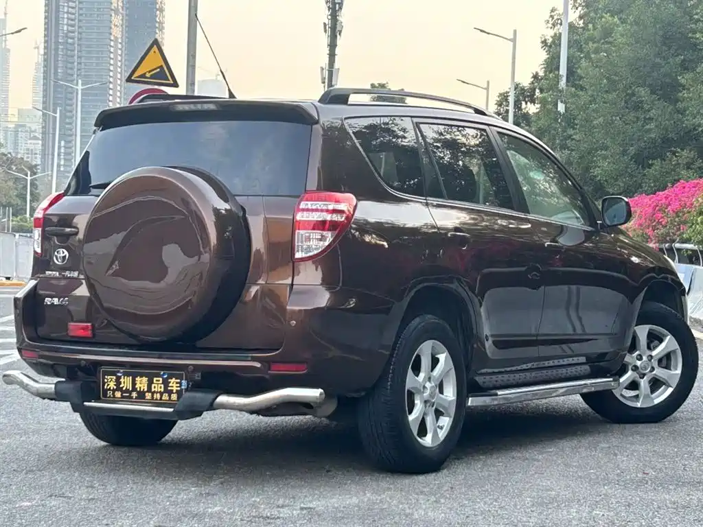 Toyota RAV4 2012 — фото 6