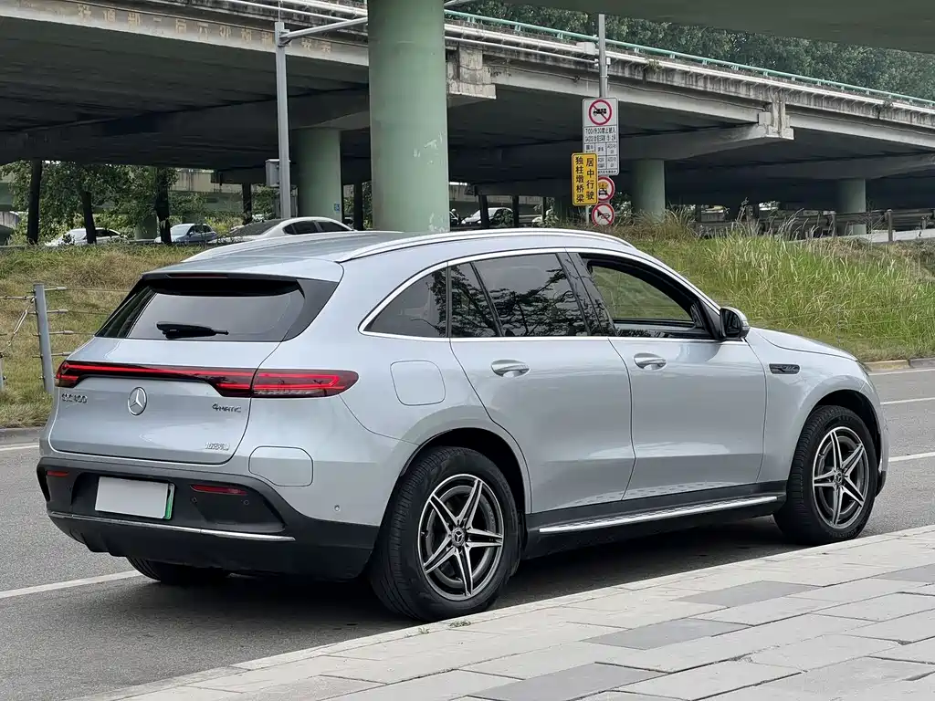 Mercedes-Benz EQC 2021 — фото 16