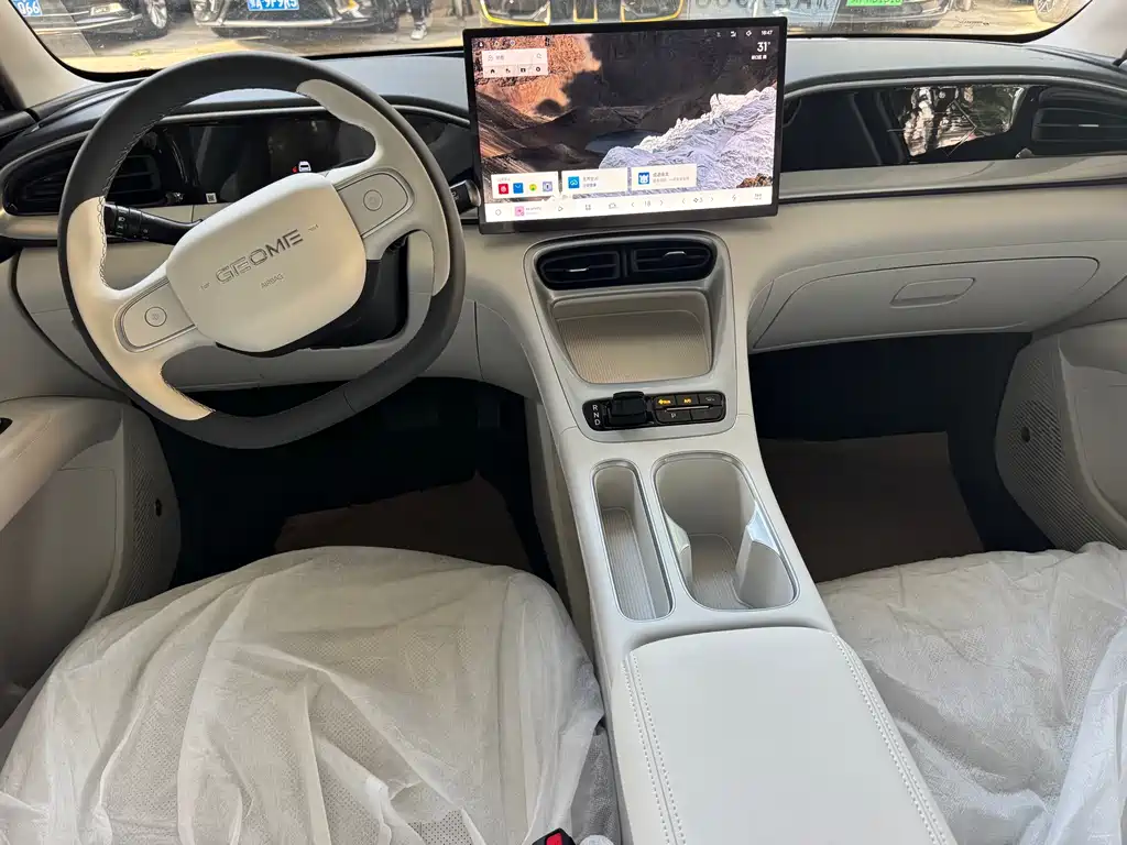 Geely Galaxy Starwish 2025 — фото 9