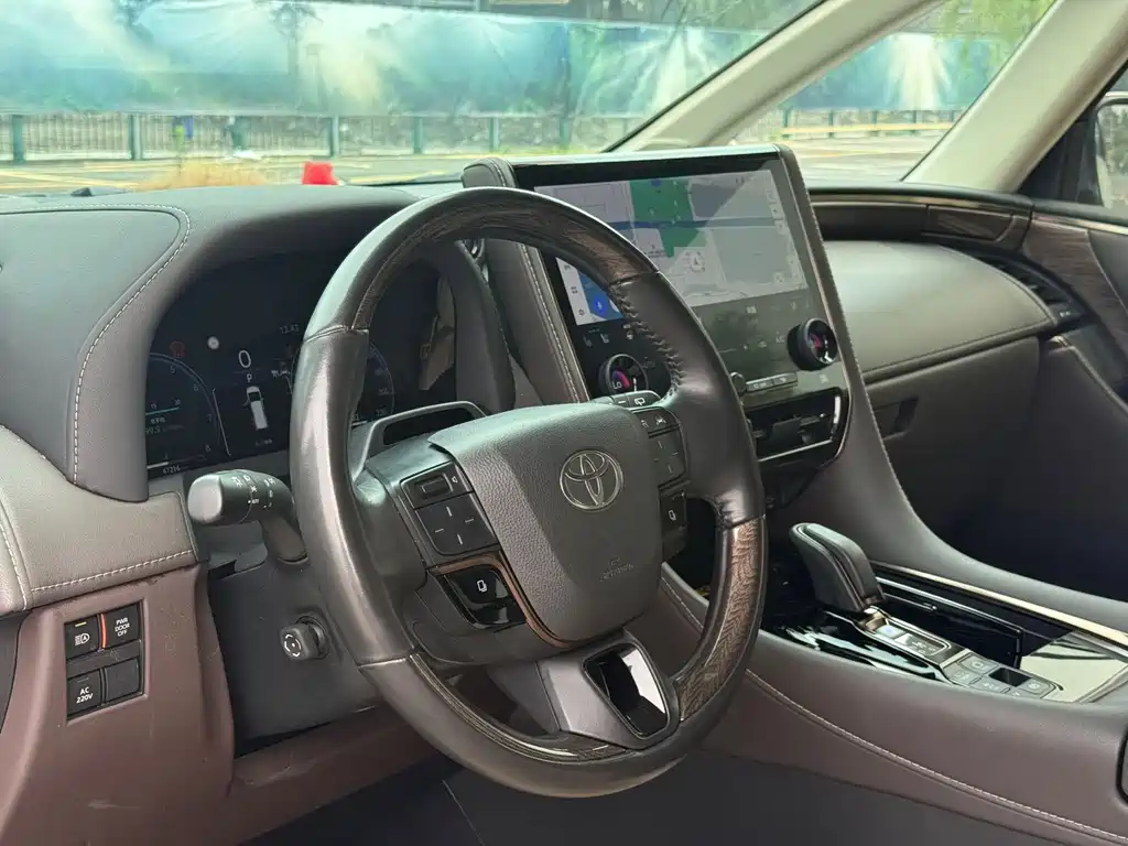 Toyota Alphard 2023 — фото 9