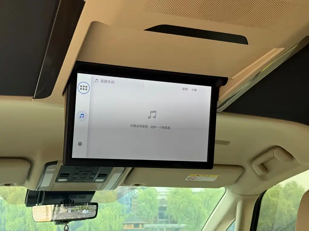 Toyota Alphard 2023 — фото 15