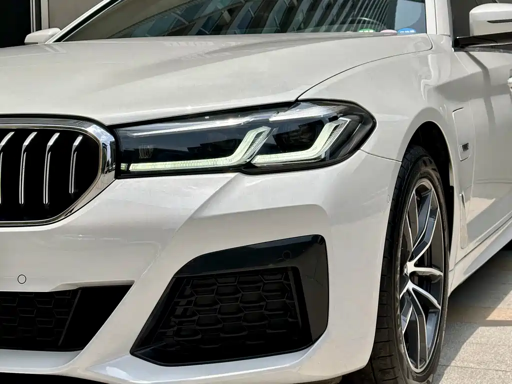 BMW 5 Series New Energy 2022 — фото 20