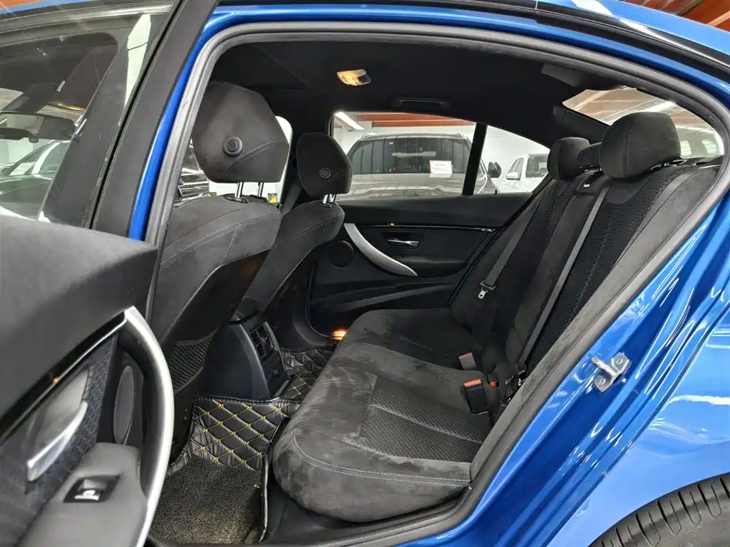 BMW 3 Series 2017 — фото 11
