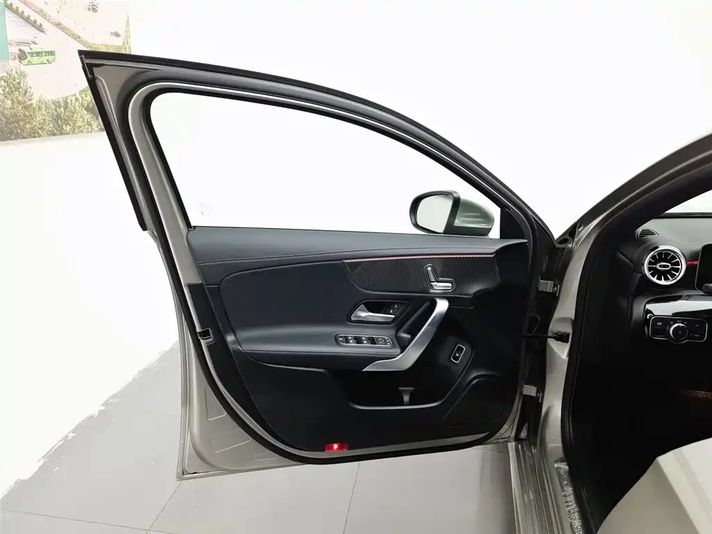 Mercedes-Benz A-Class 2020 — фото 8