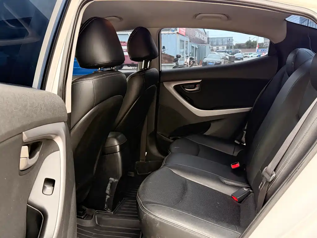 Hyundai Elantra Langdong 2017 — фото 12