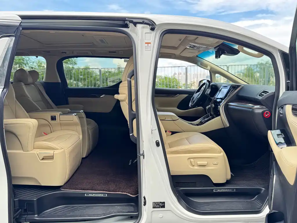 Toyota Alphard 2020 — фото 20