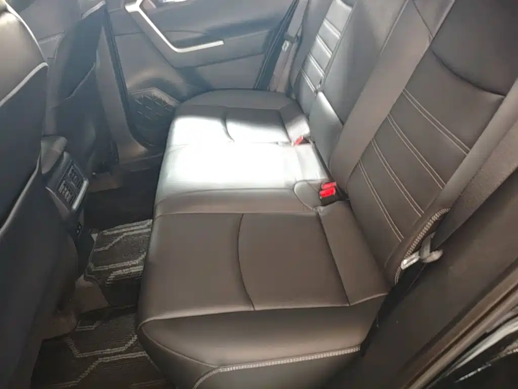 Toyota RAV4 2023 — фото 17