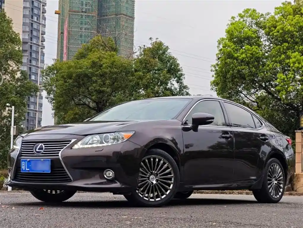 Lexus ES 2015 — фото 1