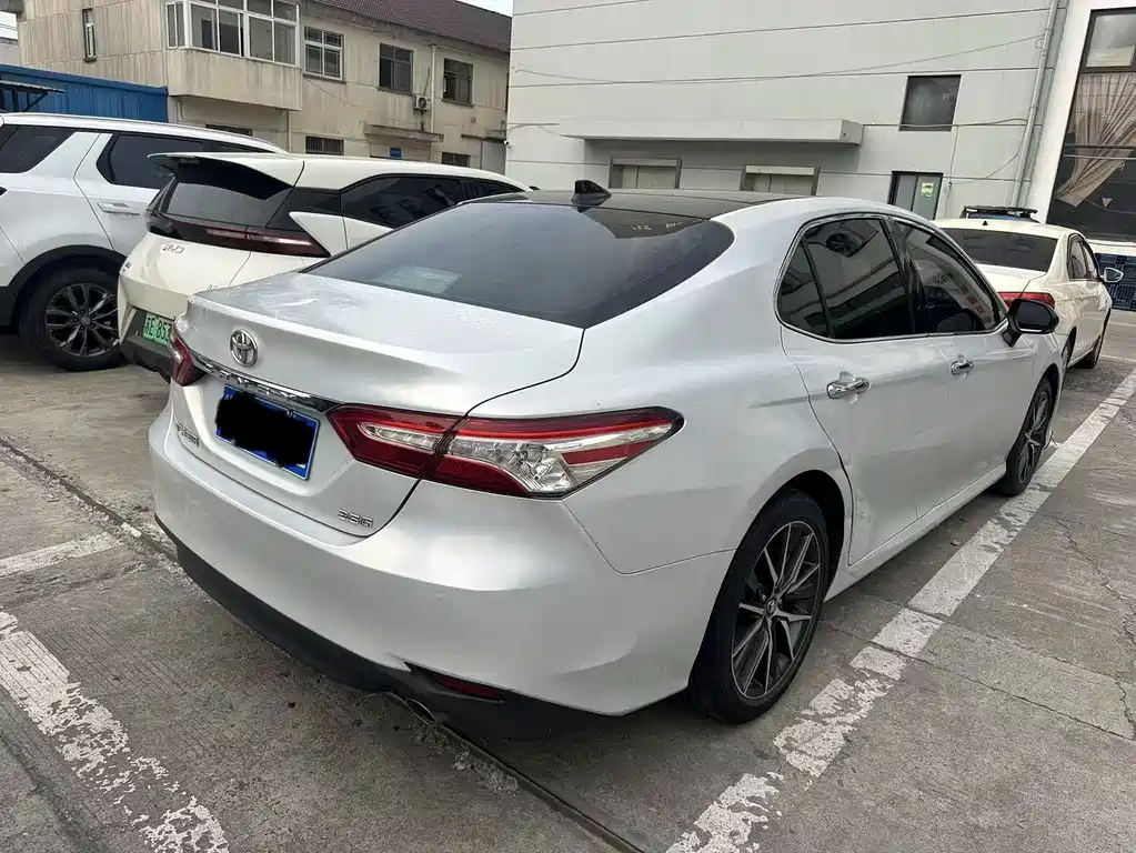 Toyota Camry 2022 — фото 5