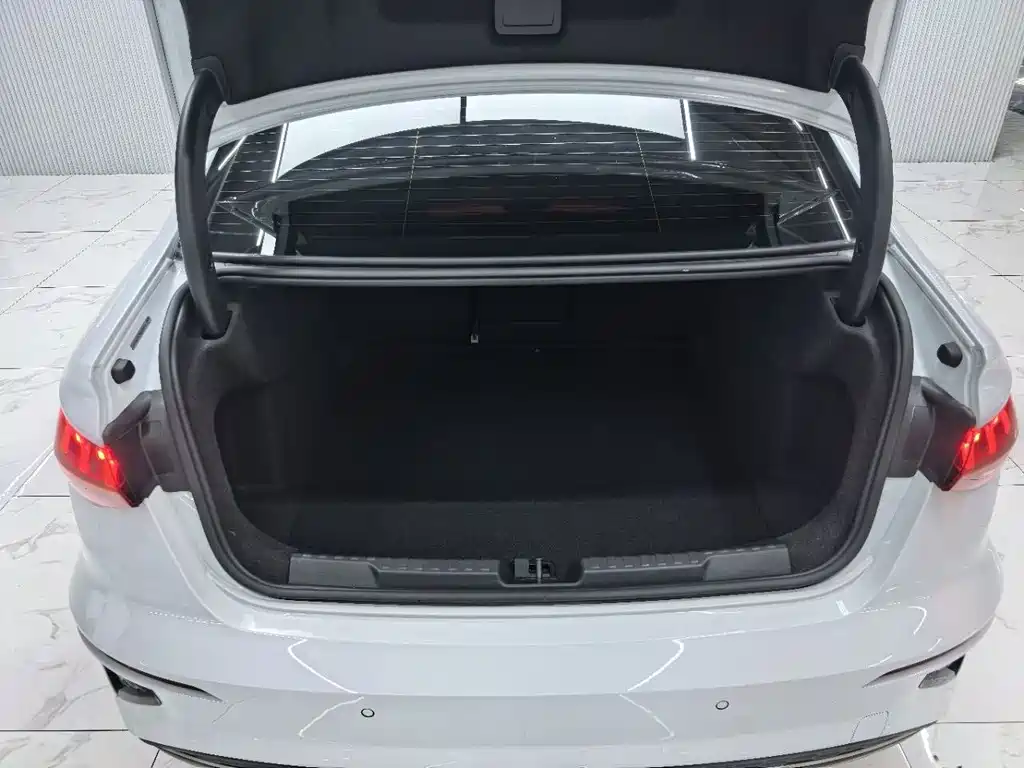 Audi A3 2023 — фото 18