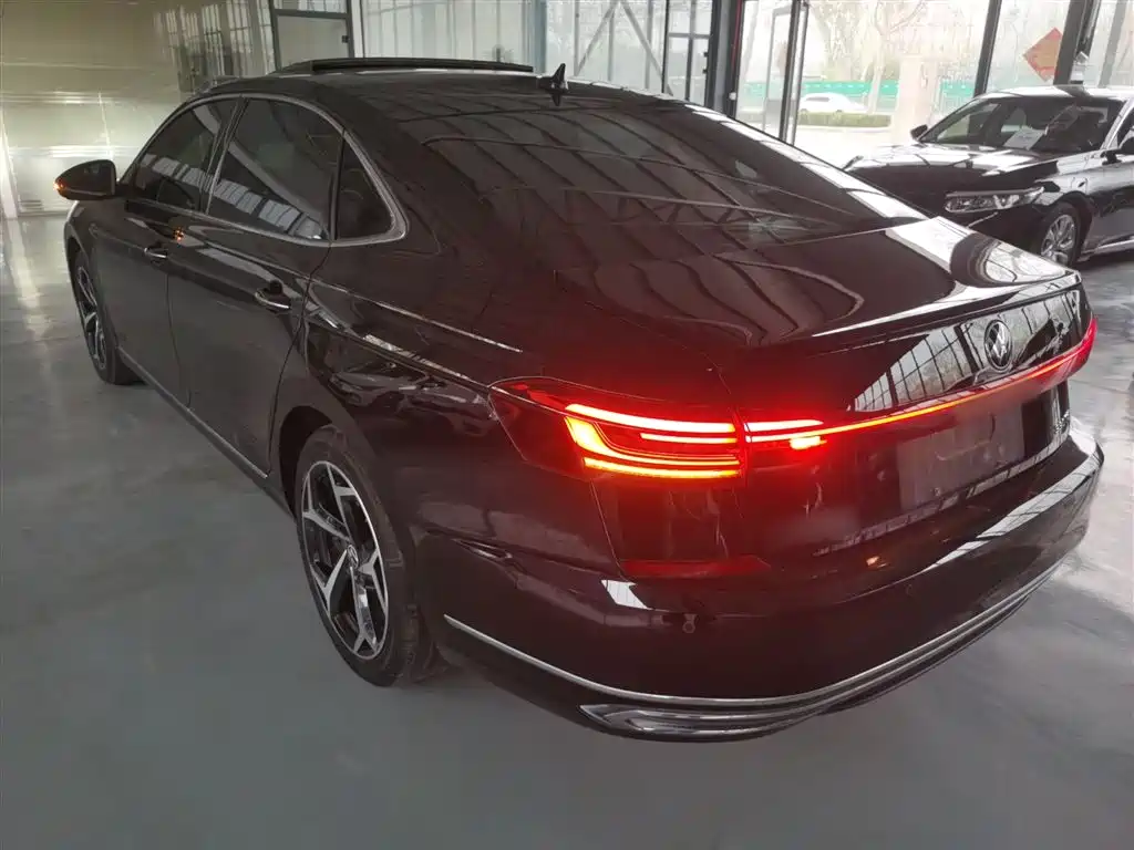 Volkswagen Passat 2022 — фото 23