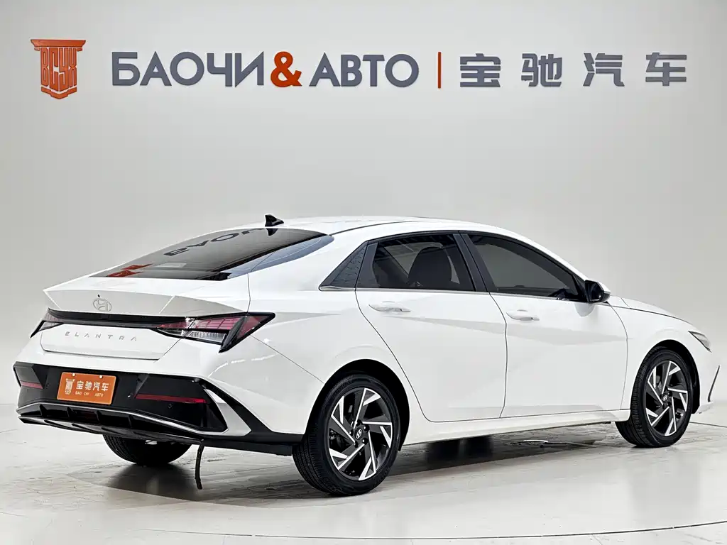 Hyundai Elantra 2023 — фото 3