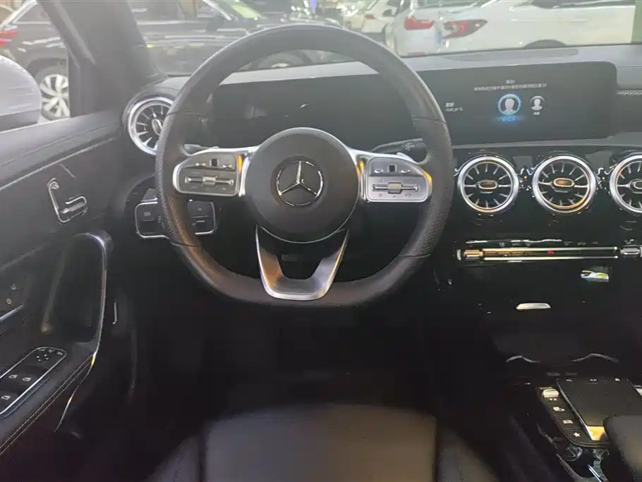 Mercedes-Benz A-Class 2022 — фото 15