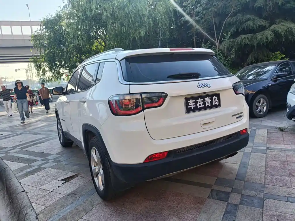 Jeep Compass 2018 — фото 13