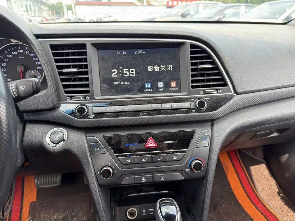 Hyundai Elantra 2018 — фото 10