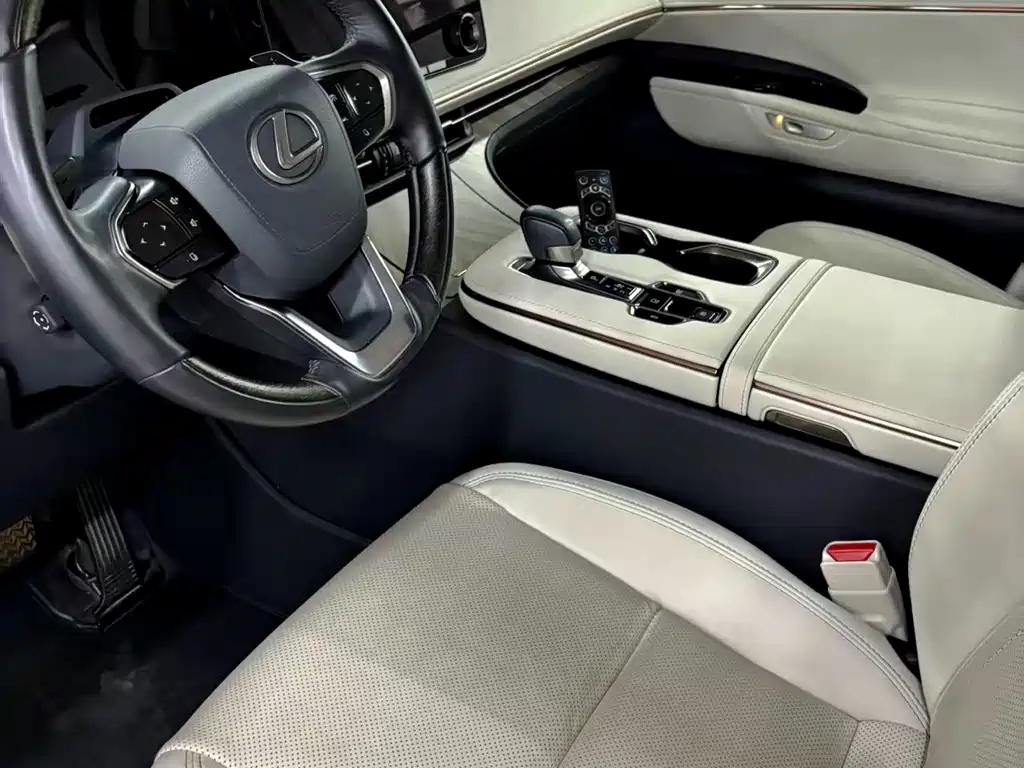 Lexus LM 2023