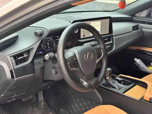 Lexus ES 2022