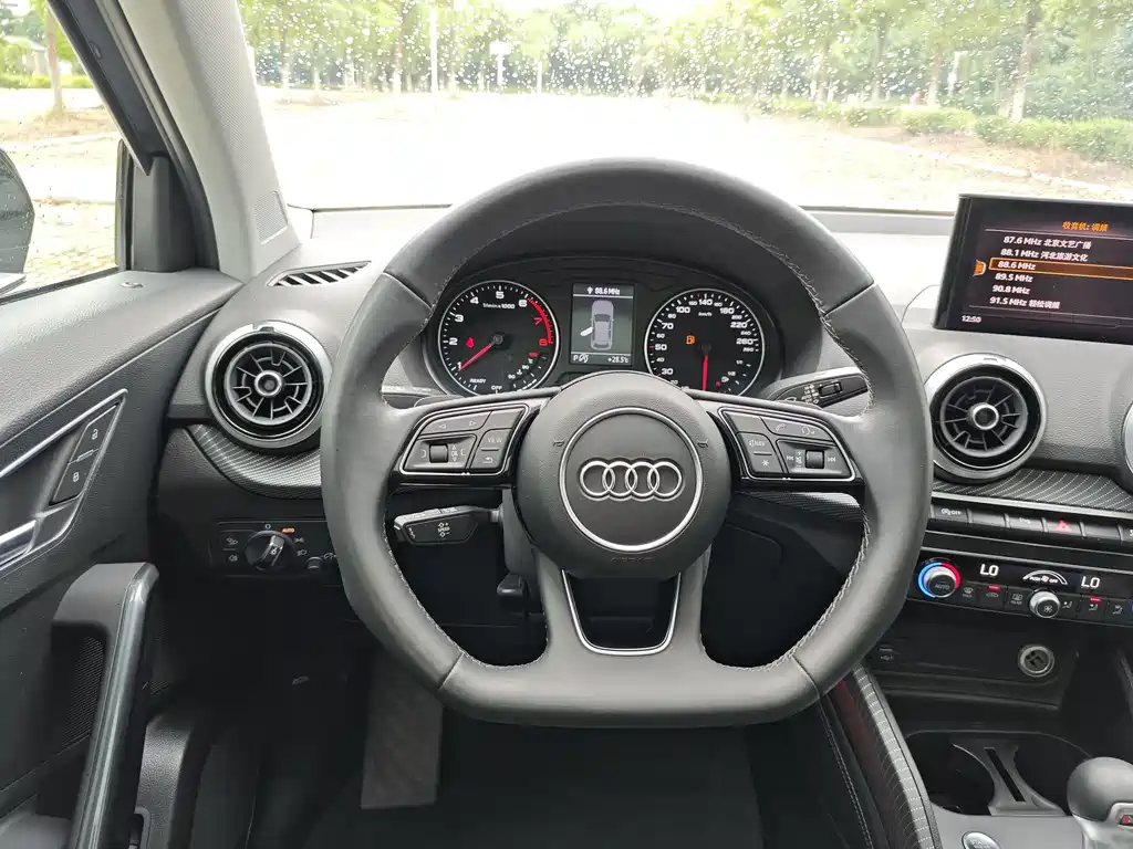 Audi Q2L 2023 — фото 27