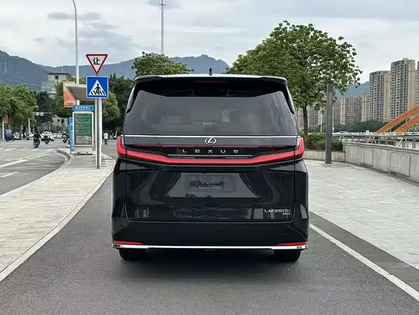 Lexus LM 2023