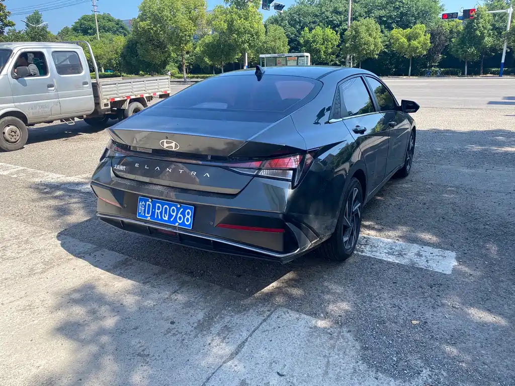 Hyundai Elantra 2023