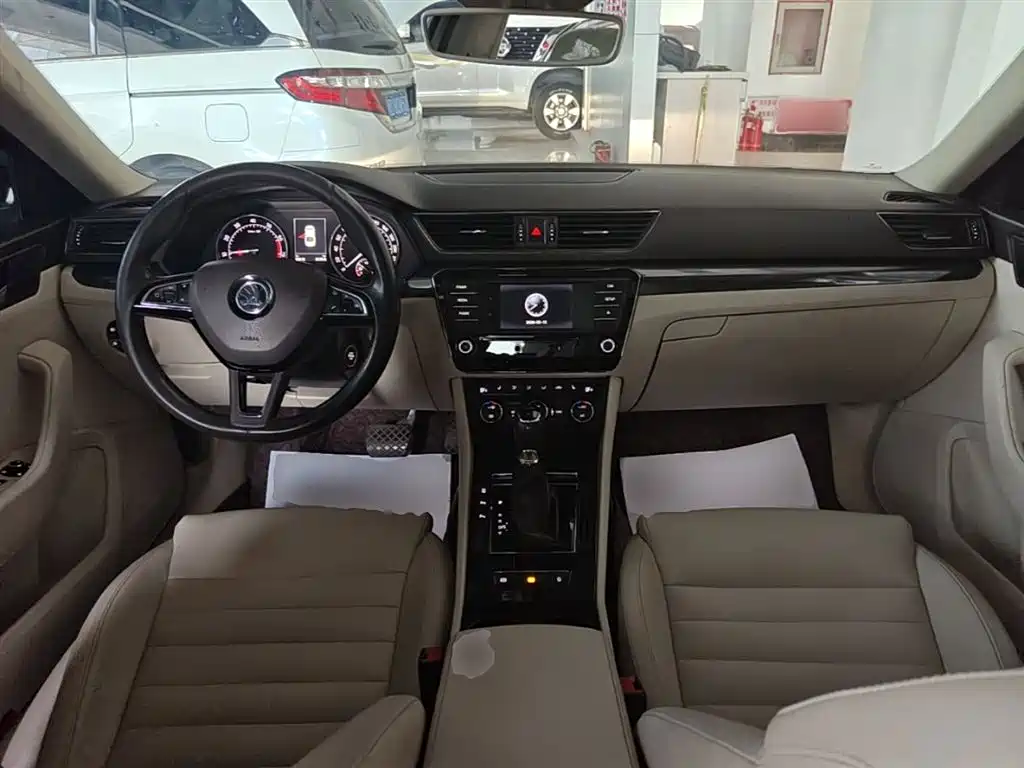 Skoda Superb 2015 — фото 10