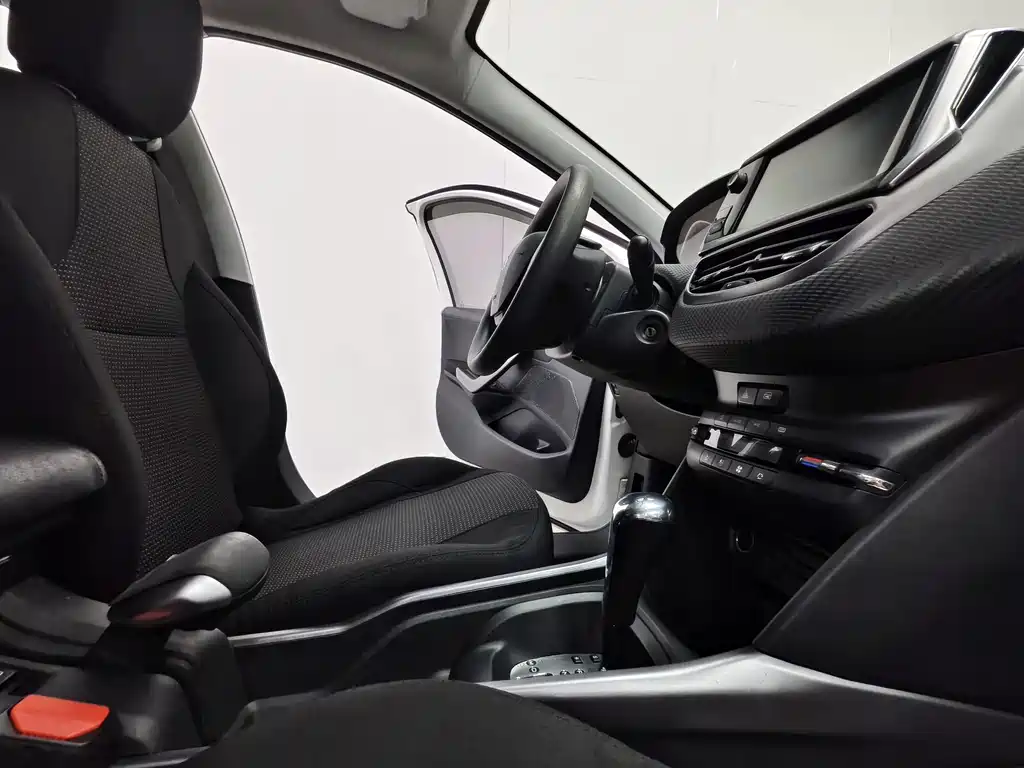 Peugeot 2008 2014 — фото 14