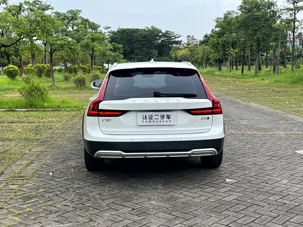 Volvo V90 2022
