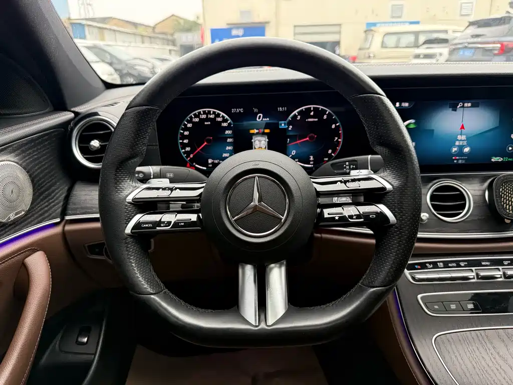 Mercedes-Benz E-Class 2022 — фото 9