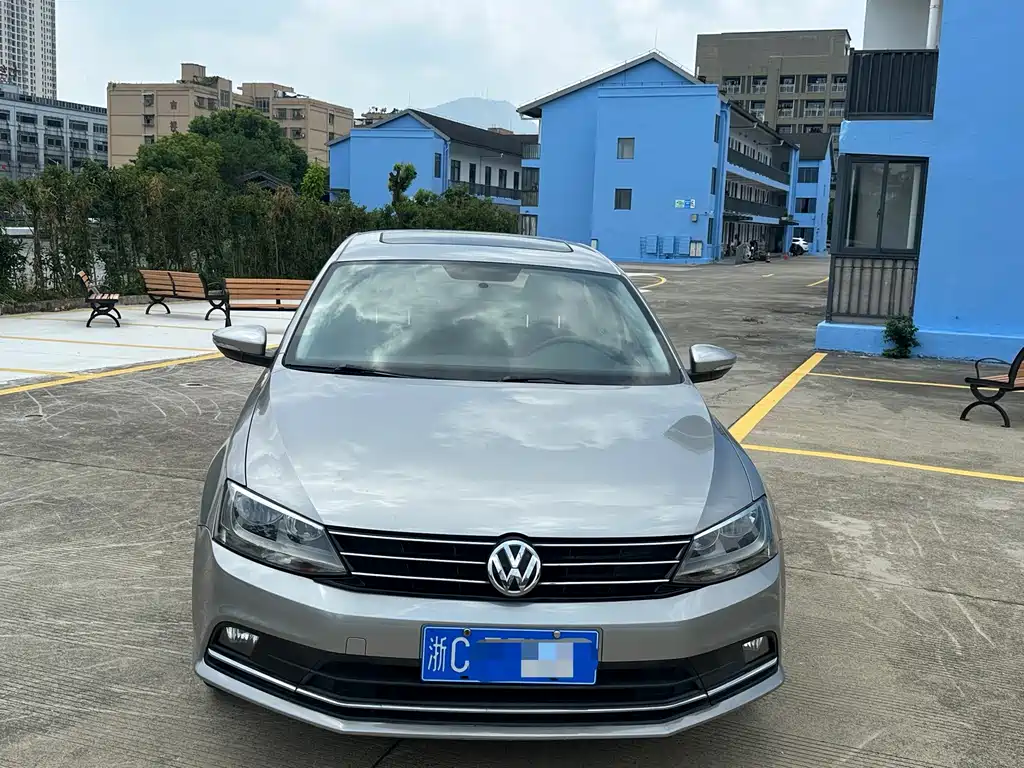 Volkswagen Sagitar 2016