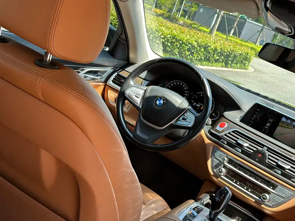 BMW 7 Series 2017 — фото 12