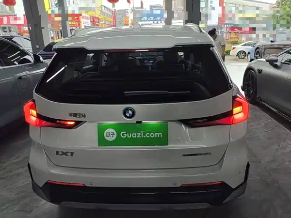 BMW iX1 2025