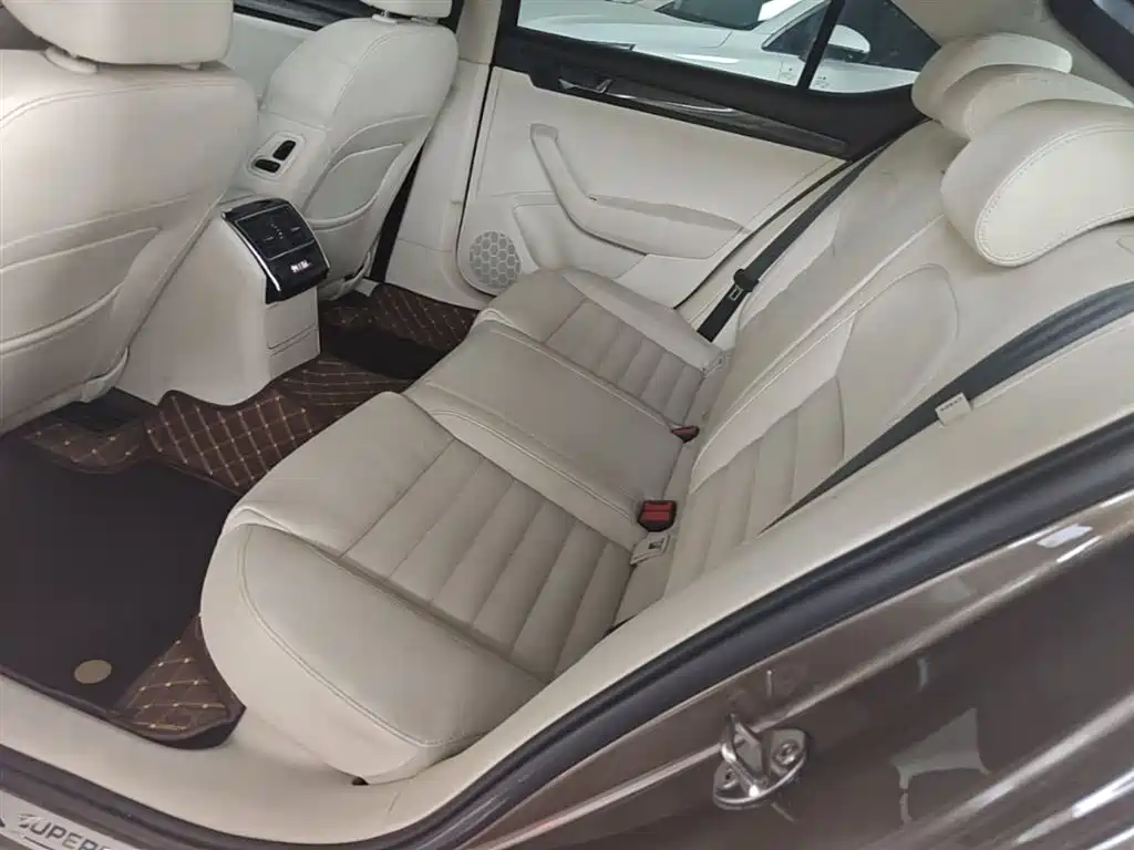 Skoda Superb 2015 — фото 17