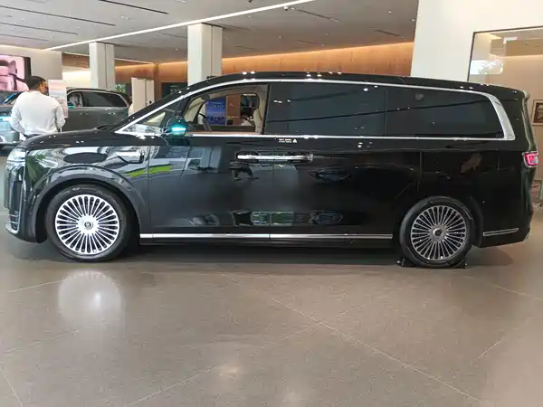 Luxeed V9 2026