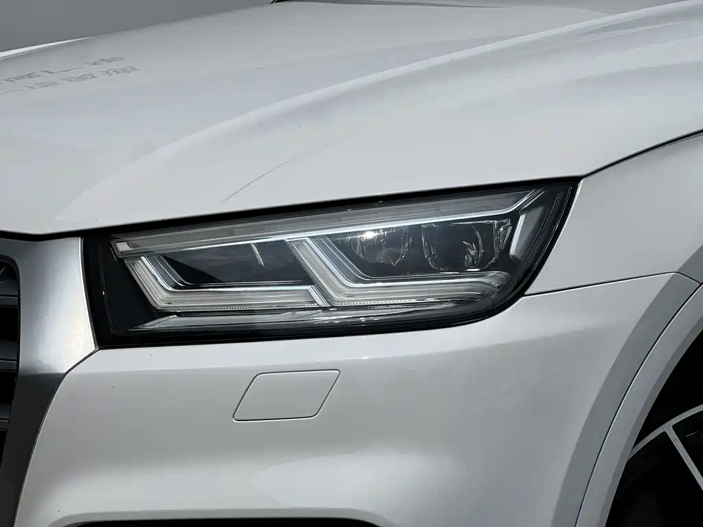 Audi Q5L 2020 — фото 13