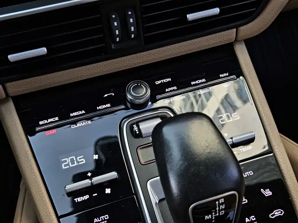 Porsche Cayenne 2018 — фото 19