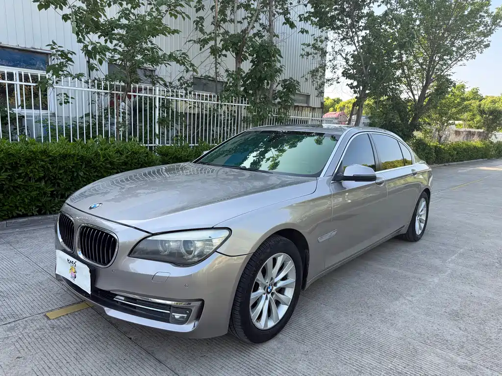 BMW 7 Series 2013 — фото 1