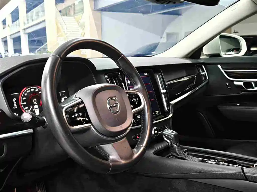 Volvo S90 2017 — фото 4