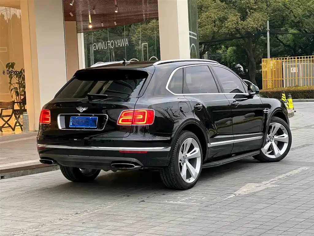 Bentley Bentayga 2018 — фото 2