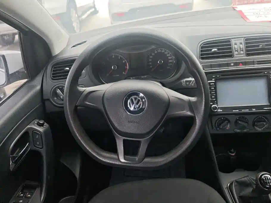 Volkswagen Polo 2015 — фото 15