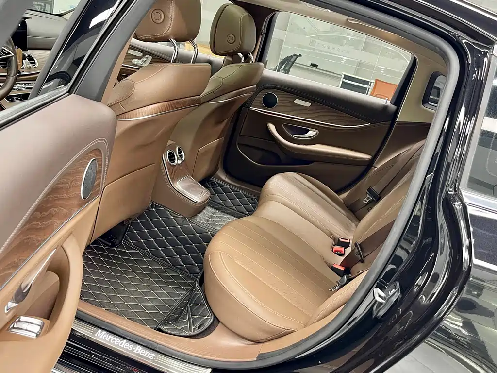 Mercedes-Benz E-Class 2021 — фото 13