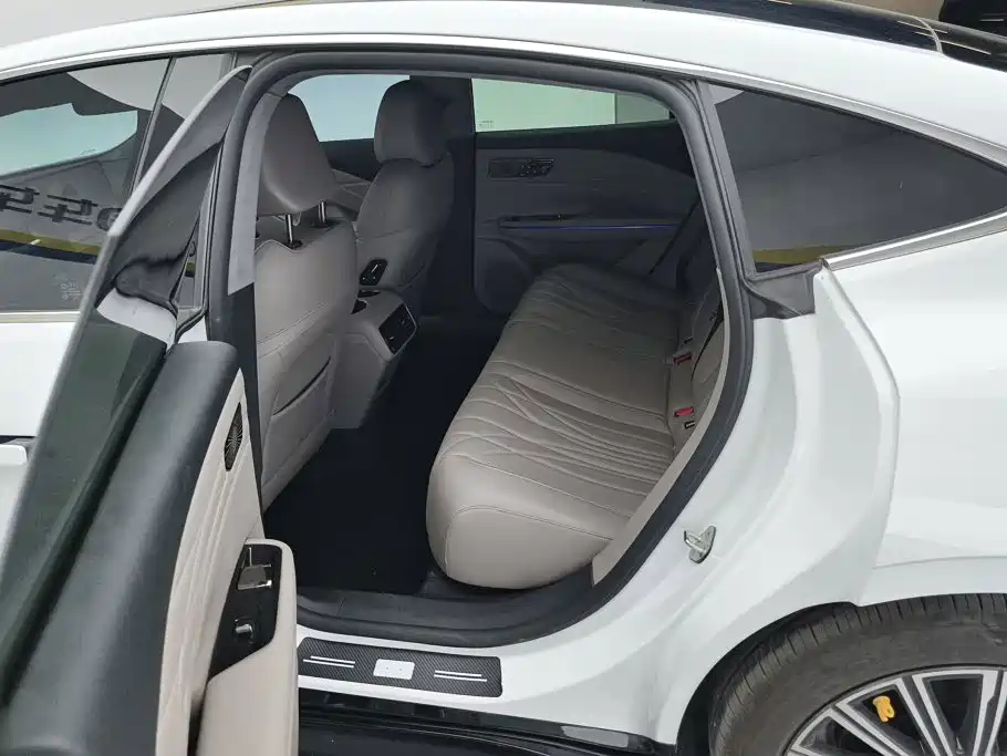 Geely Galaxy Starshine 8 2025 — фото 11