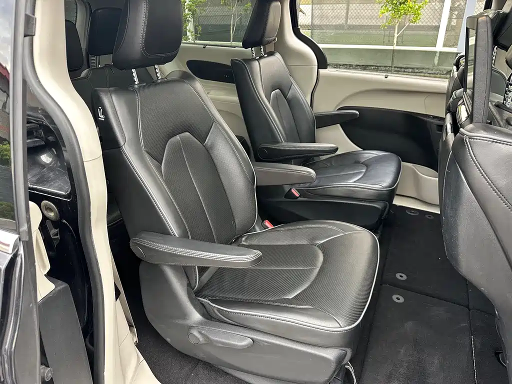 Chrysler Grand Voyager 2017 — фото 18