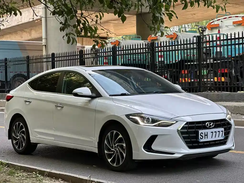 Hyundai Elantra 2020 — фото 7
