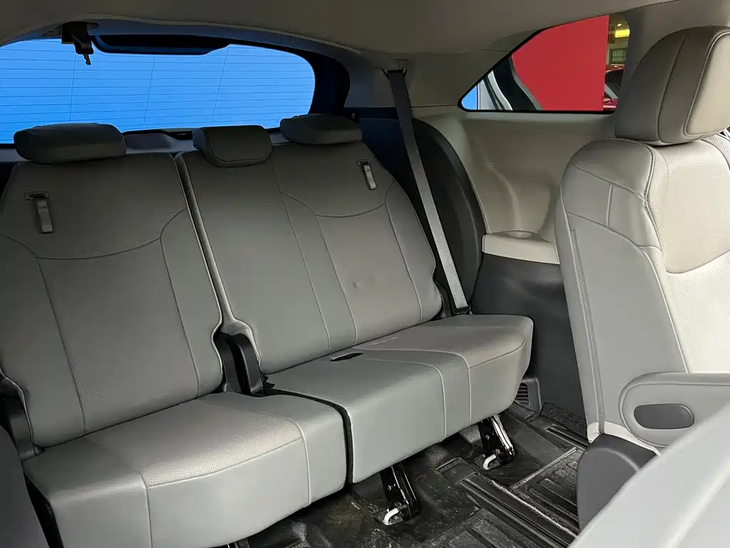 Toyota Sienna 2023 — фото 12