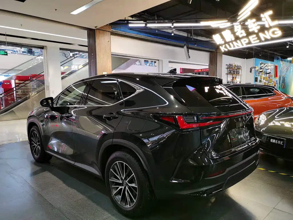 Lexus NX 2023